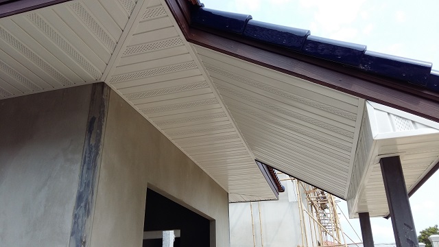 ฝ้าชายคาระบายอากาศไวนิล-SCG-พร้อมติดตั้ง-By-Q-Chang