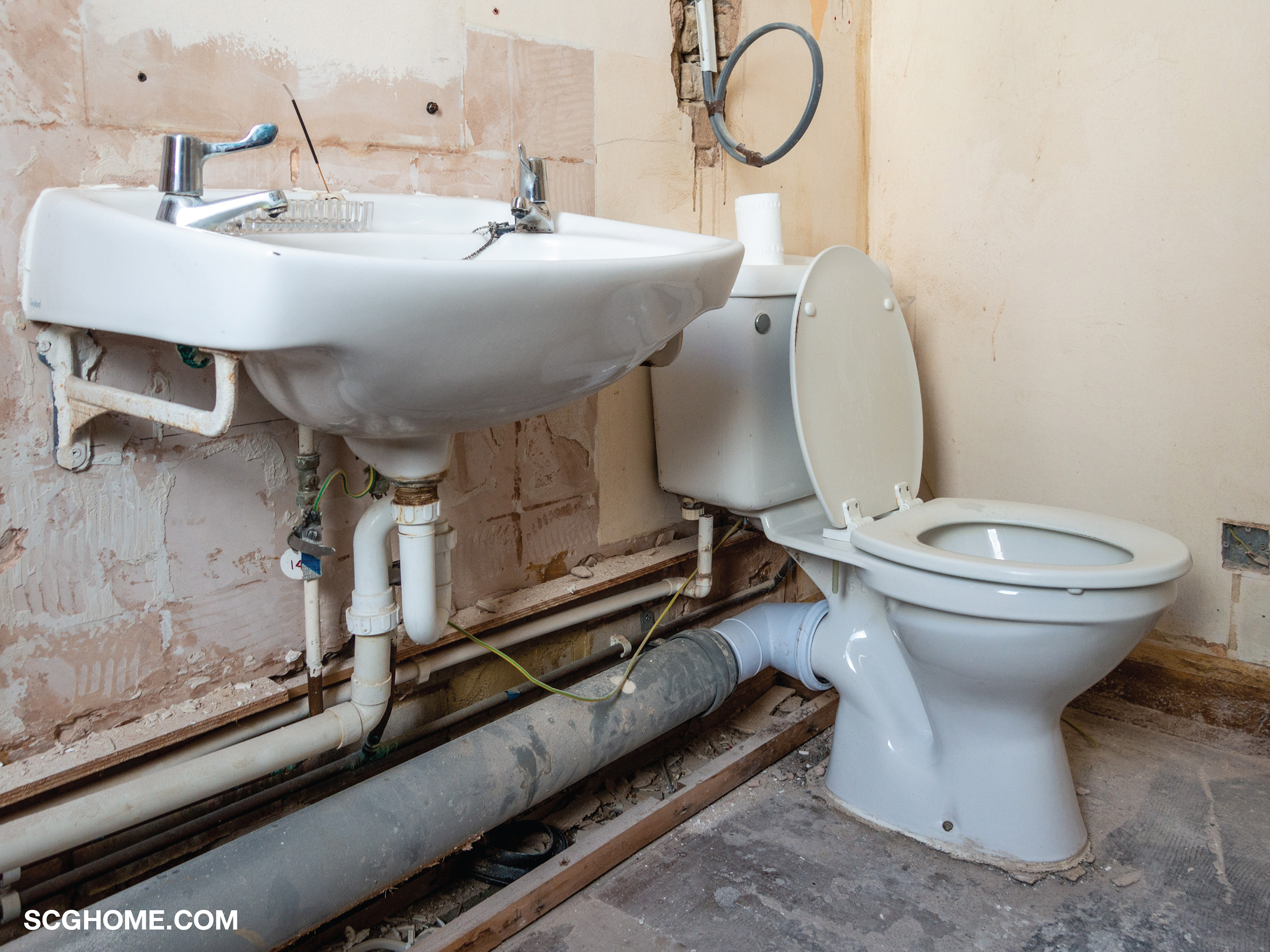 โถสุขภัณฑ์แบบท่อระบายน้ำออกผนัง