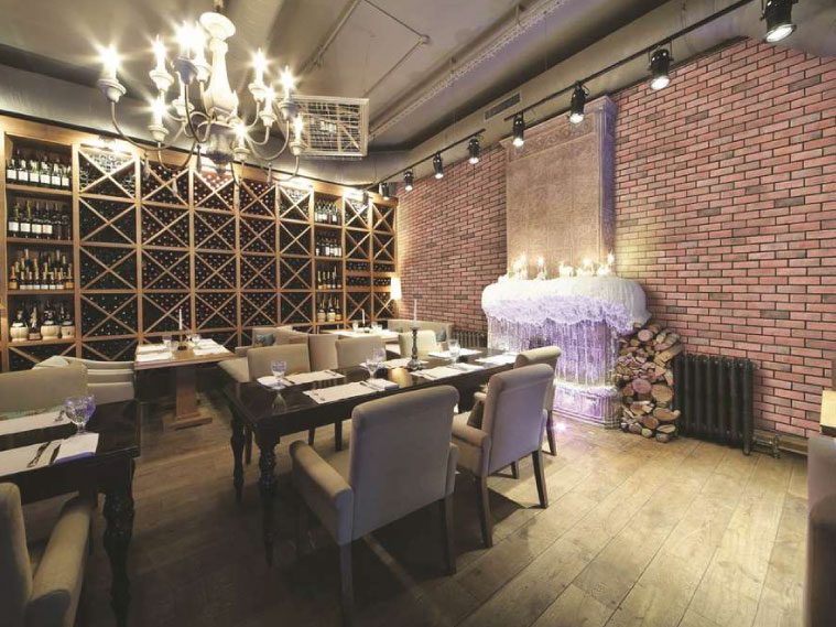 ตกแต่งพื้นที่รับประทานอาหารที่หรูหราแต่แฝงกลิ่นอายสไตล์ลอฟต์