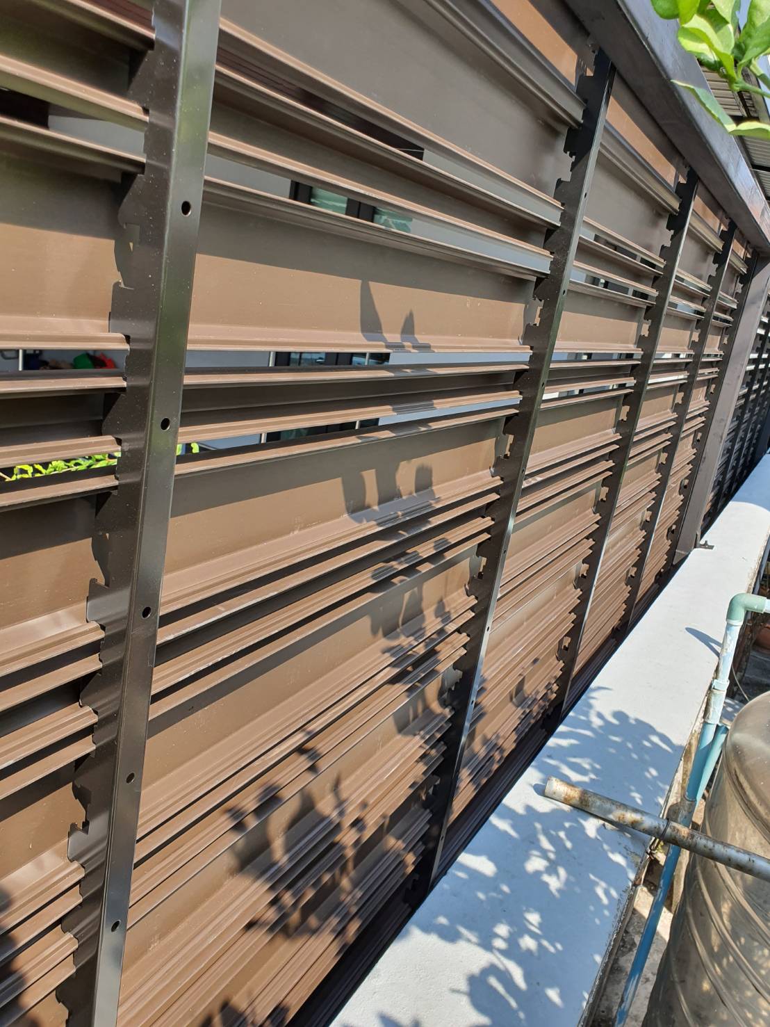 บริการติดตั้งระแนงไม้เทียม by BM Smart Living