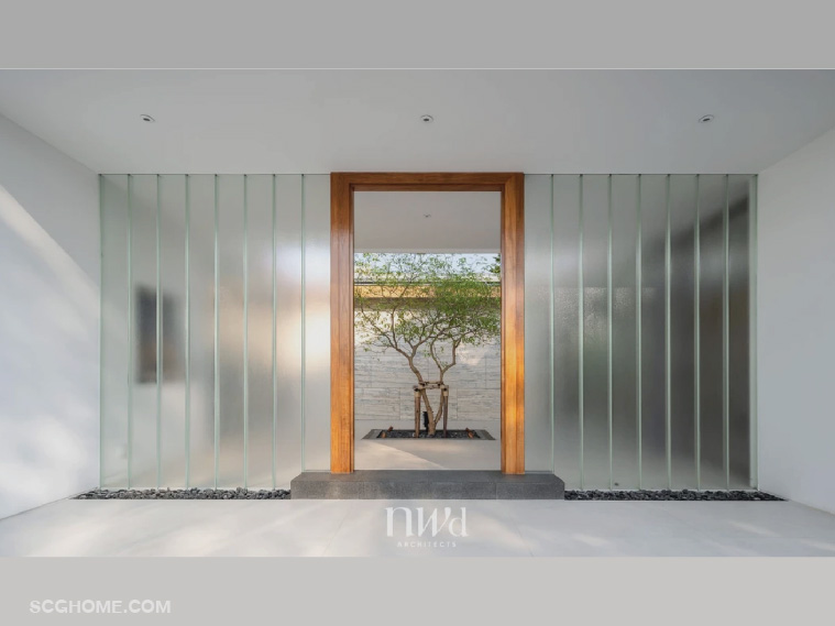 โถงต้อนรับที่มีกระจกฝ้าพรางการมองเห็น