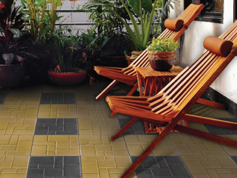 ปูพื้นรอบบ้านด้วยบล็อกปูพื้นหรือกระเบื้องคอนกรีตปูพื้น แบบไหนดี?