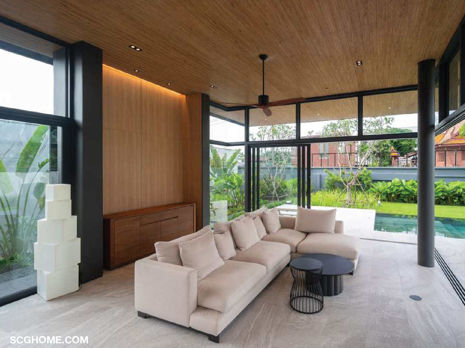 ผนังบ้าน ตกแต่งผนังห้อง ห้องนั่งเล่นอบอุ่นสบายตา