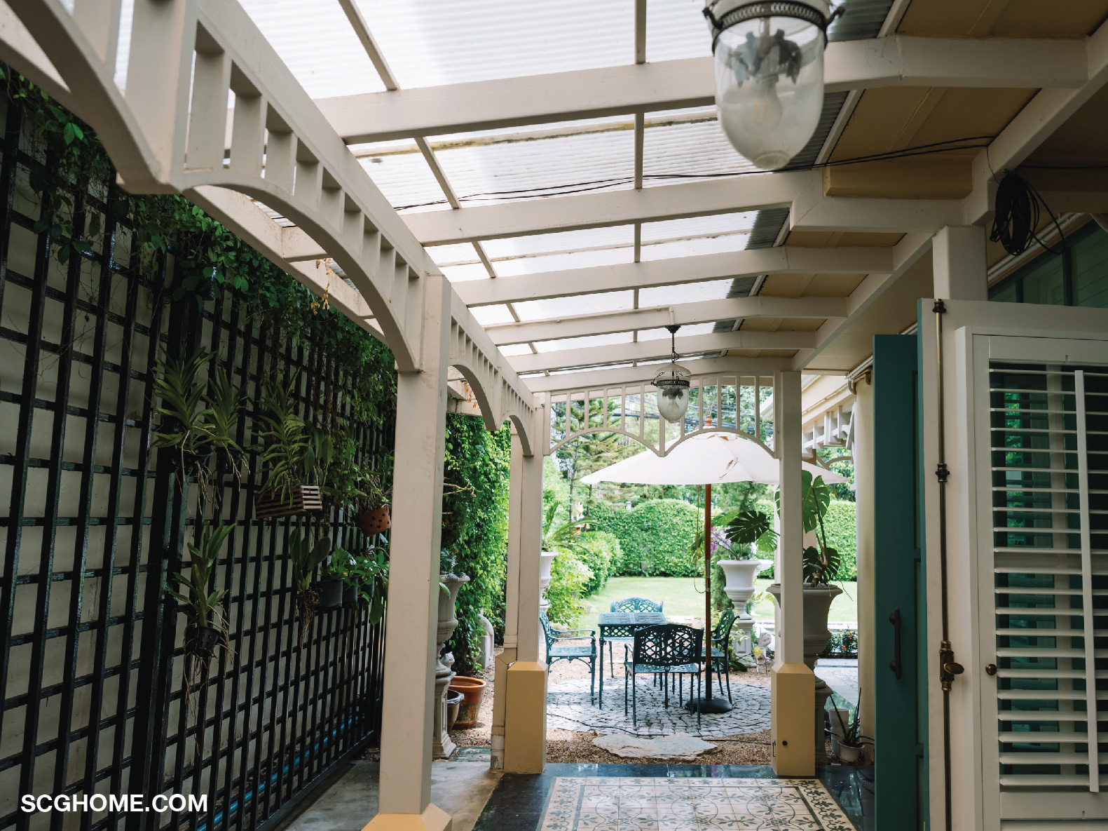 แผ่นโปร่งแสงสีขาวขุ่น