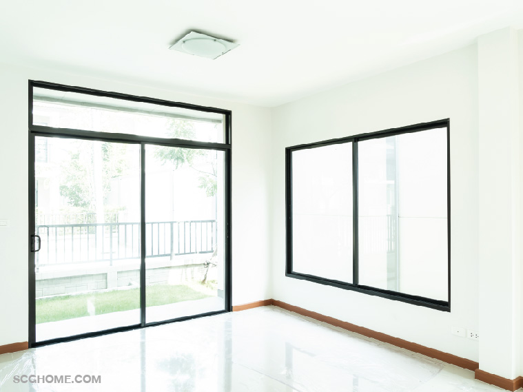 ประตู-หน้าต่างอะลูมิเนียมมีวงกบและบานกรอบขนาดเล็ก/บาง