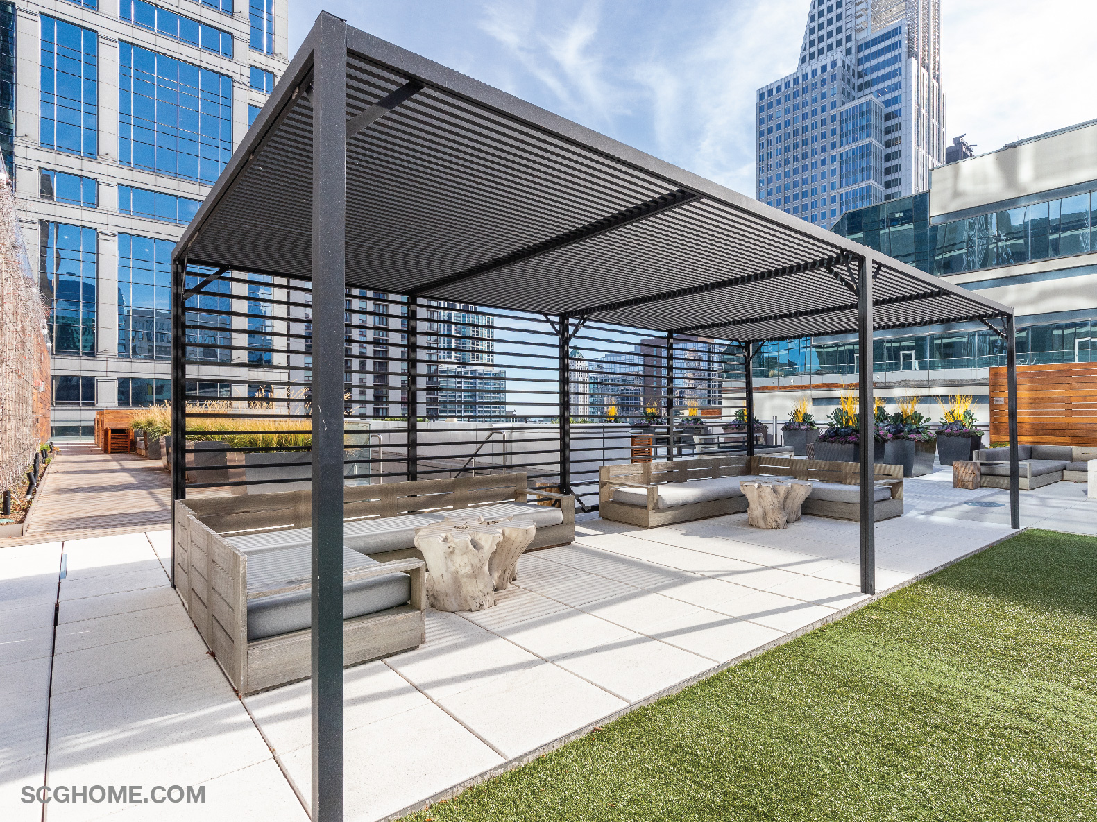 การต่อเติมหลังคาระแนงกับแผ่นโปร่งแสง