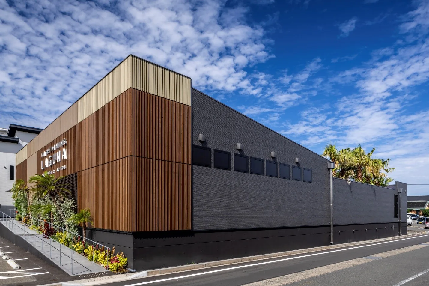 บริการติดตั้งผนังตกแต่ง-KMEW