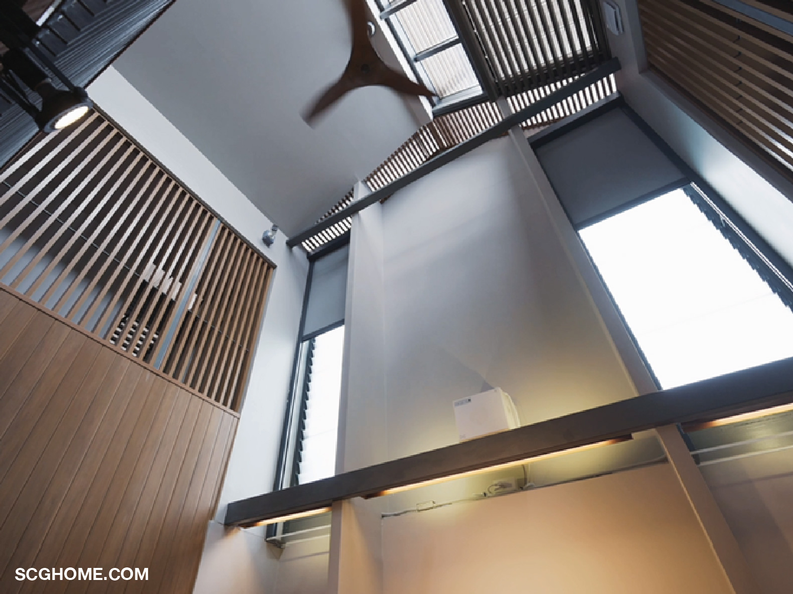 หน้าต่างบานเกล็ดปรับมุม