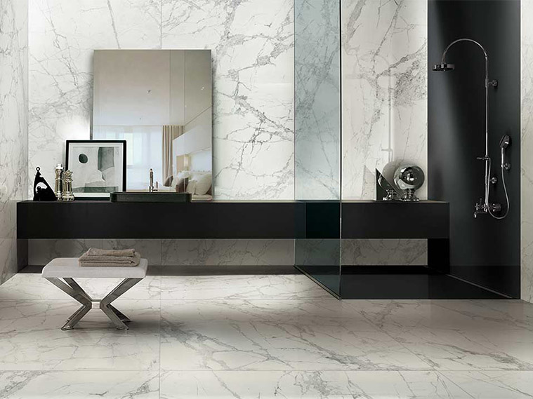 ห้องน้ำหรูหราสง่างามด้วยกระเบื้องเซรามิกลายหินอ่อน