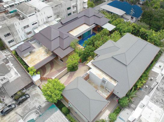 บ้านสองพี่น้องในสไตล์รีสอร์ตและโมเดิร์นร่วมสมัย