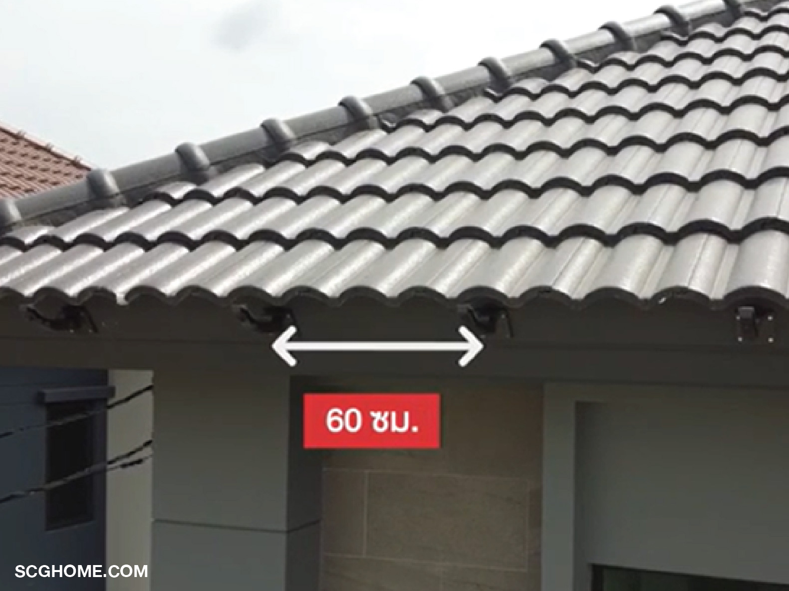 การติดตั้งรางน้ำฝนจะยึดตะขอแขวนรางทุกระยะ 60 ซม.