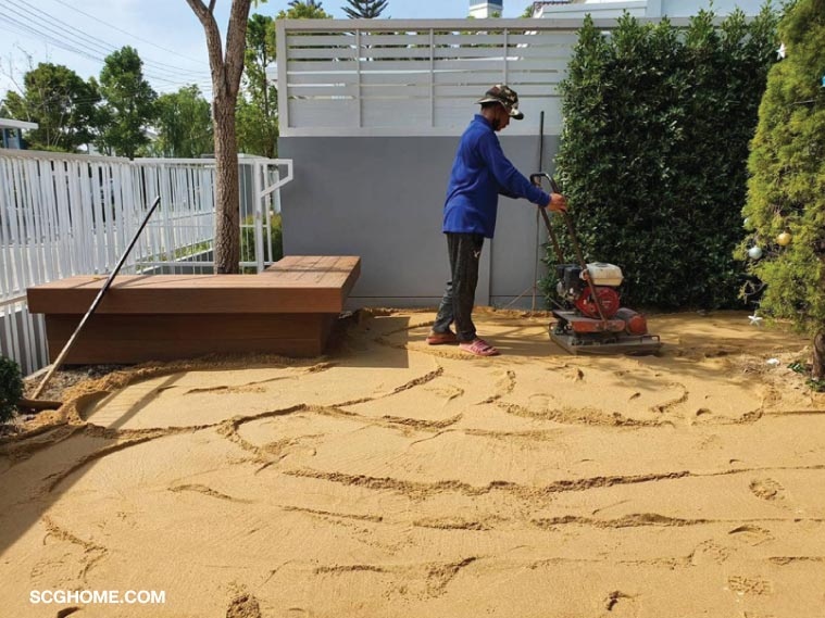 อิฐตัวหนอน ตัวหนอนปูพื้น บล็อกปูพื้น บล็อกตัวหนอน ขั้นตอน ปรับระดับพื้น โรยทราย