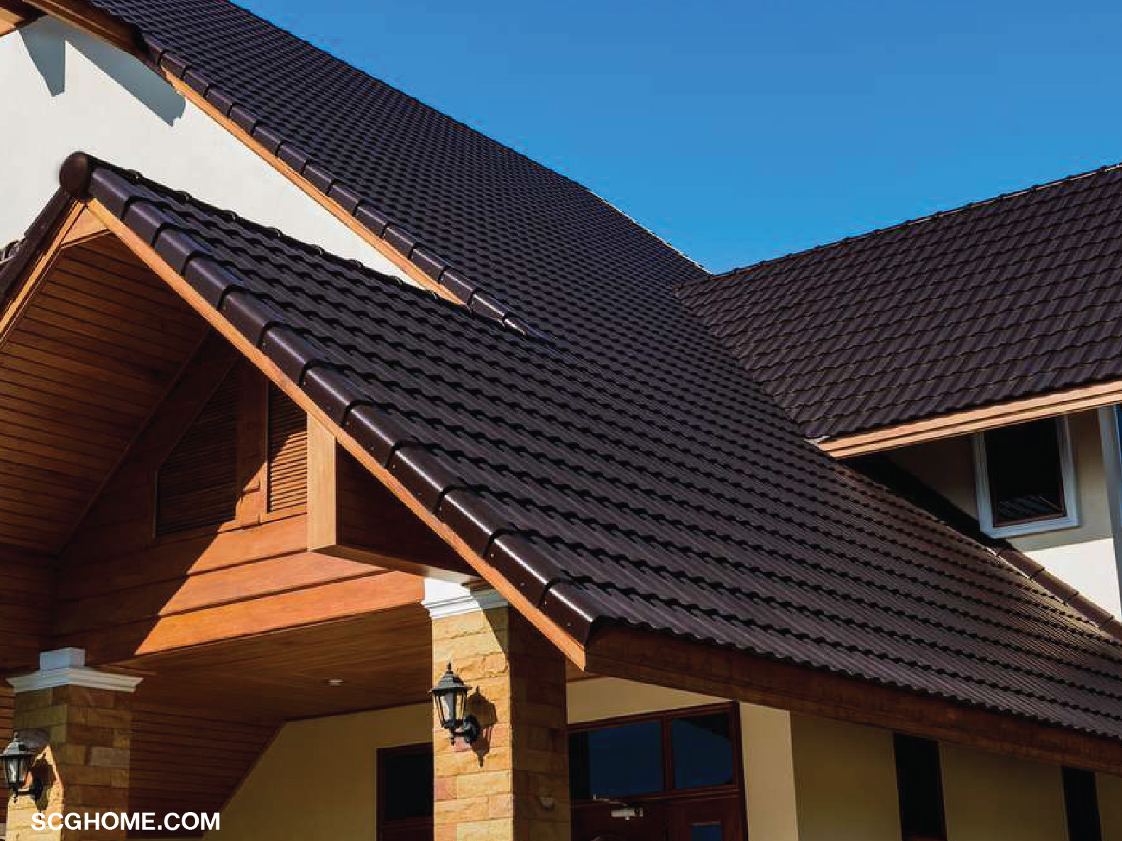 ตัวอย่างงานปูกระเบื้องหลังคาเซรามิก เอสซีจี ที่มีความลาดชันมาก